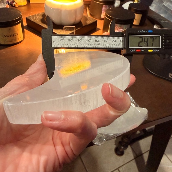 Selenite Moon Charging Plate - Picture 5 of 5